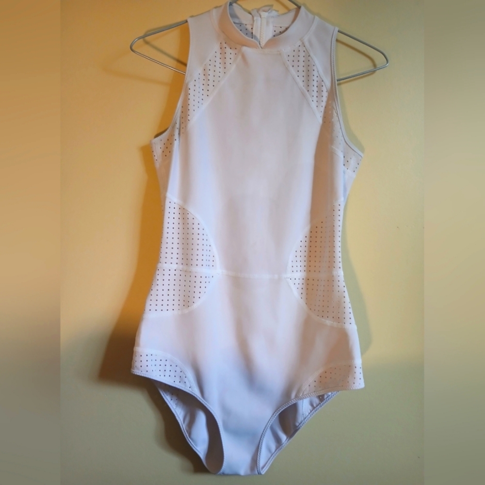 LULU LEMON White Sleeveless Paddle Suit Sz 6